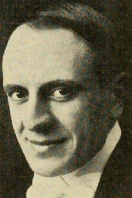 Alberto Capozzi as l commendator Vincenzo Longoni