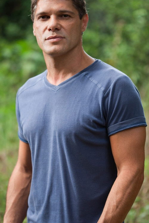 Nicola Trambusti as Ion