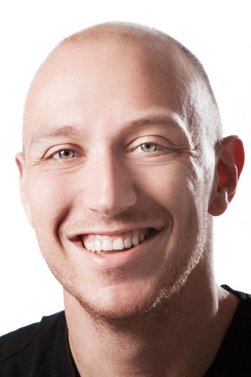 Daniel Lill as Komiker