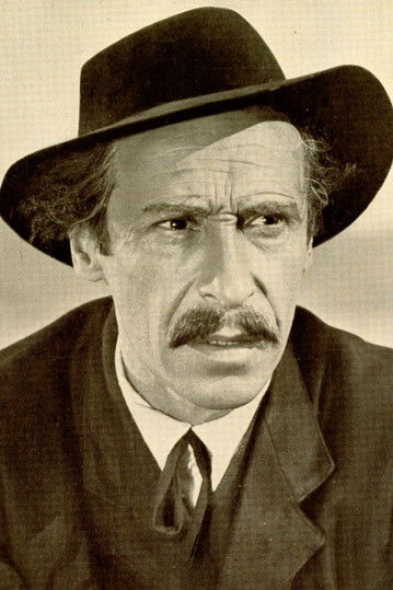 Alessandro Fersen as Carmine Spada, il padre di Chiara