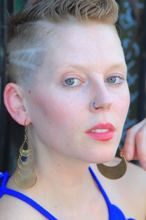 Chrissie Carpenter as Lauren Weltroth