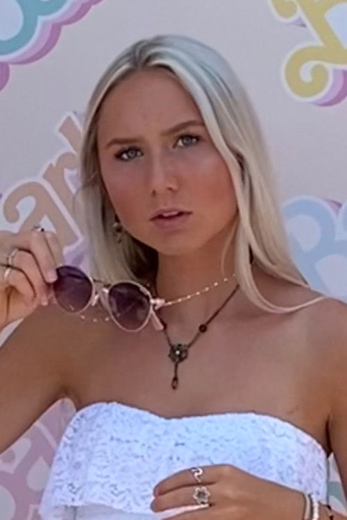 Sydnie DeMeyer as Rachael Violet