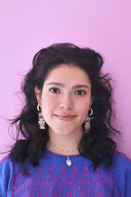 Natalia León as Adult Olivia (voice)