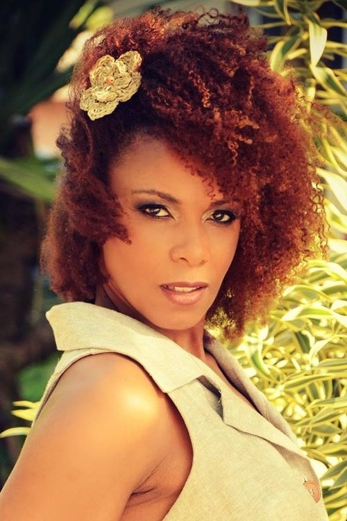 Lica Oliveira as Self