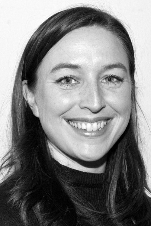 Randy Fokke as Julia