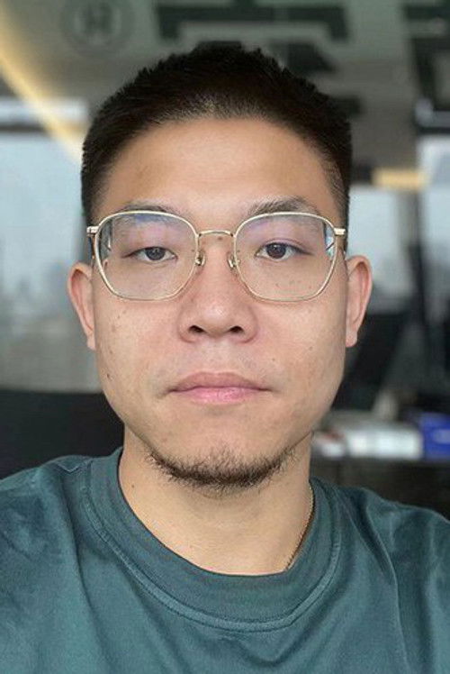 Gao Yuheng as Zhang Yan (voice)