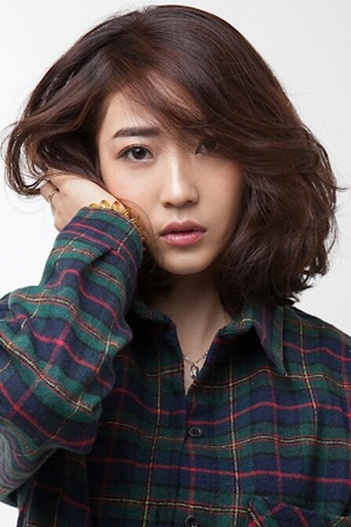 Yoo Ae-Kyeong as Hee-soo