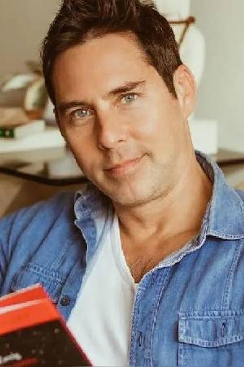 László Kovács as Alberto "Tito" Lara