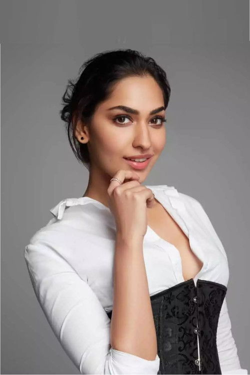Jhataleka Malhotra as Sia Malhotra