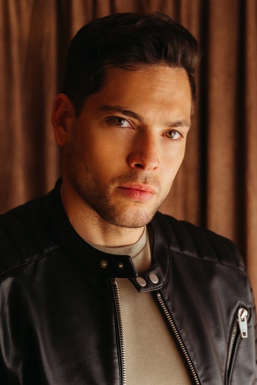 Román Reyes as Jamie