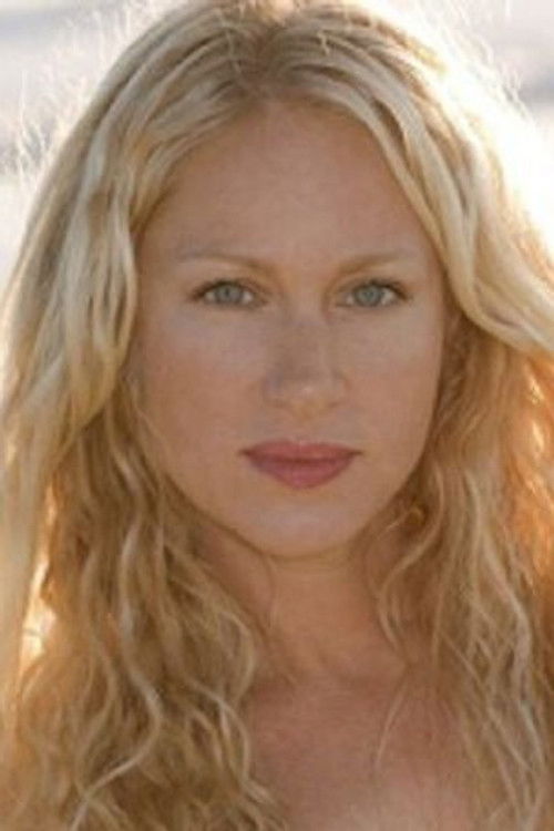 Elle Russ as Shopgirl