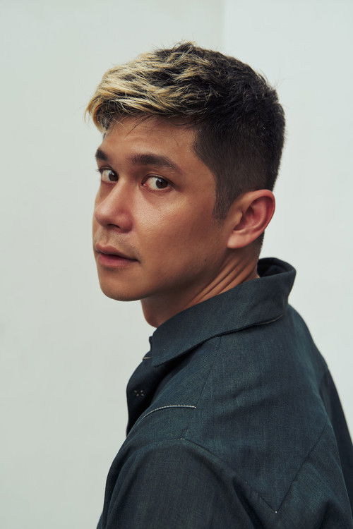 Apa Agbayani as Gay Couple