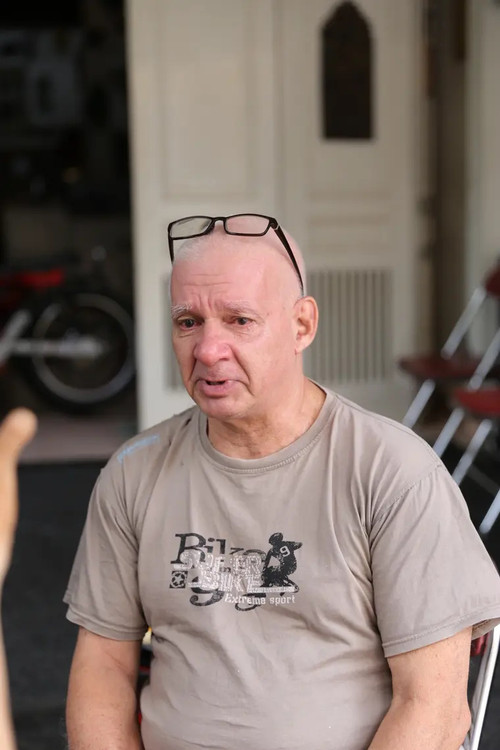 Roy Karyadi as Bpk. Aziz