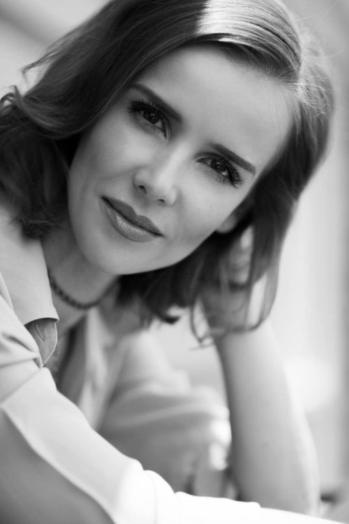 Natalie Lorence as Sarah