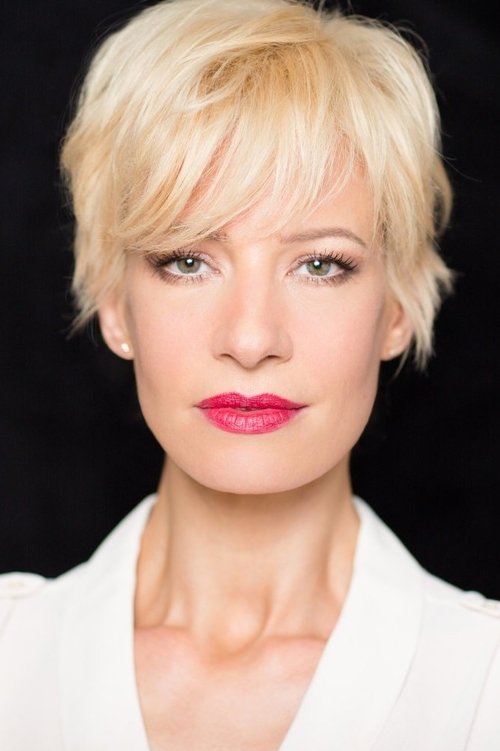 Sarain Boylan as Gina Larson