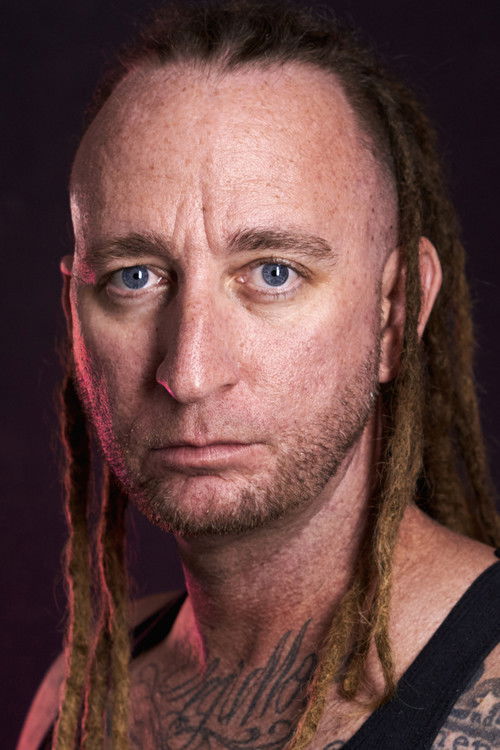 Eric Perez as Victor Lopez, l'Espagnol