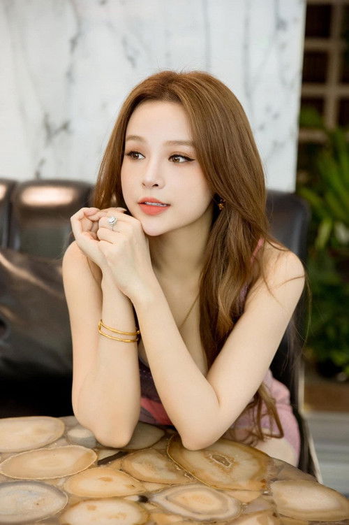 Huyền Baby as Self