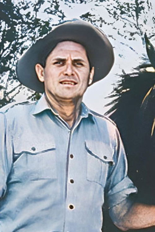 Slim De Grey as Jack Johnson