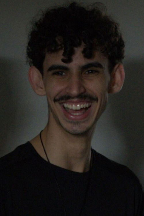 Luiz Gustavo Sedrez as Bife