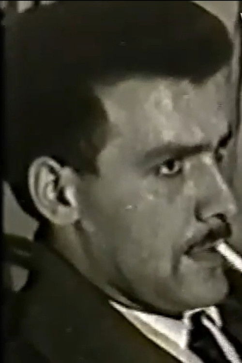 Alfonso Pallarés as Policeman 2