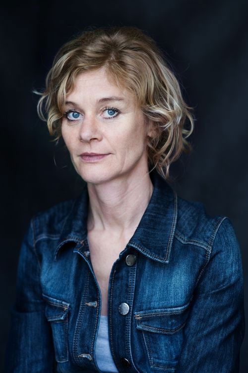 Hanna Scheuring as Moni Wüst