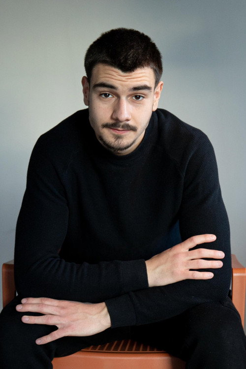 Sebastian Asandei as Chris