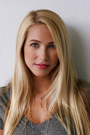 Francesca Phillips as Shauna