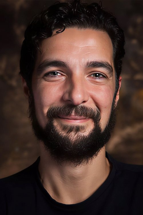 Sertan Müsellim as Kemal