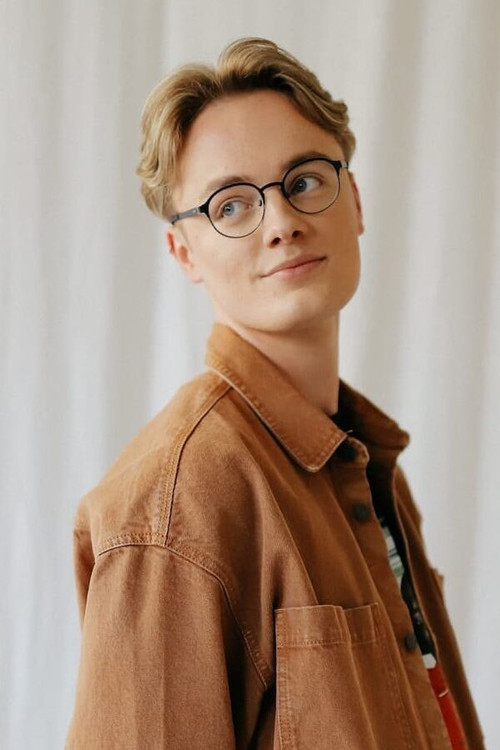 Duncan Tromp as Haley