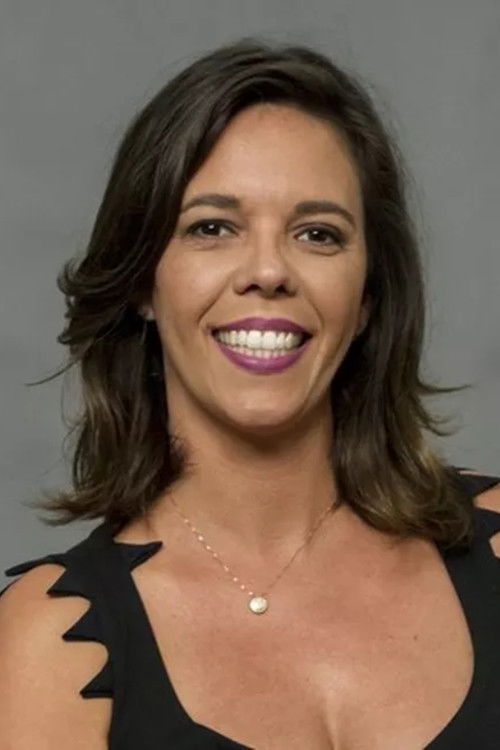 Flávia Reis as Joana