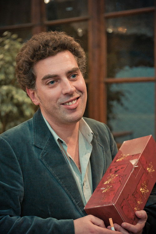 Frédéric Niedermayer as The nurse