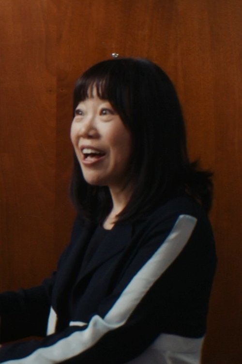 Estelle Cheon as La touriste coréenne