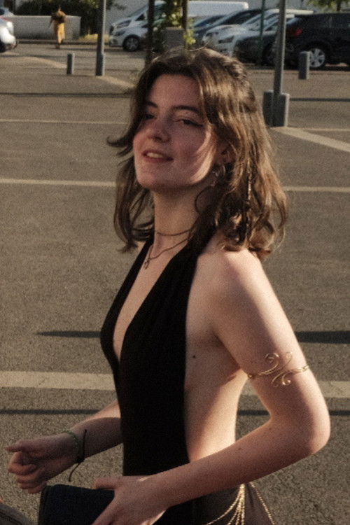 Zélie Pantel-Frezzato as Adèle