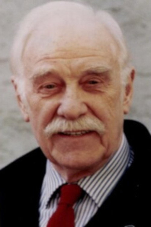 Ferdinand Dux as Olly