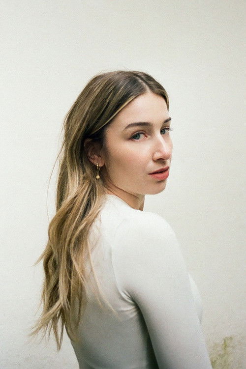 Anne Vanoppen as Mom