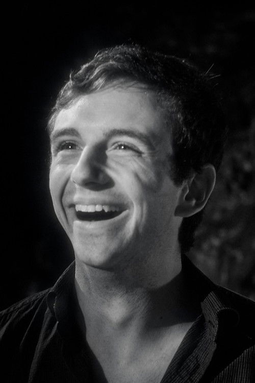 Giovanni Garone as Mario