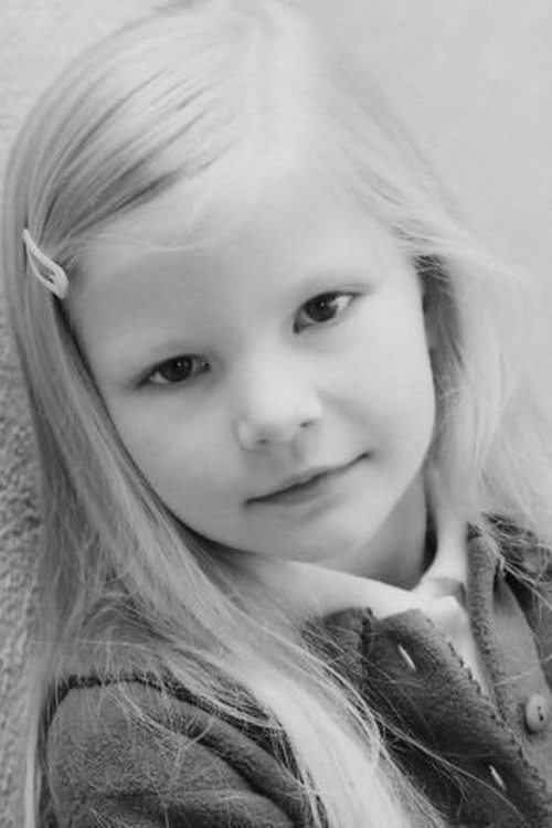 Erika-Shaye Gair as Chloe Malone