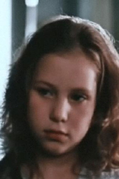 Elena Kirillova as Nelli Rozhkova