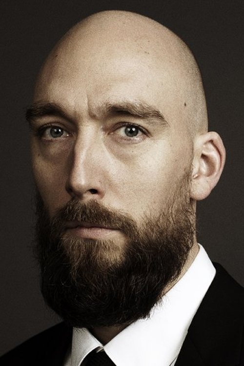 Asbjørn Krogh Nissen as Odin