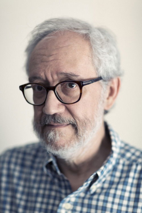 Emilio Martínez Lázaro as (Uncredited)