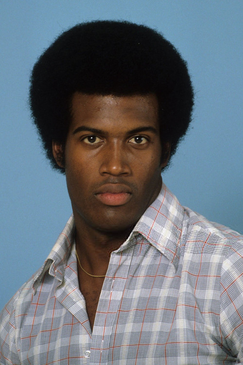 Lew Saunders as Sgt. Leo Matson