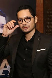 Evan Sanders as Akbar