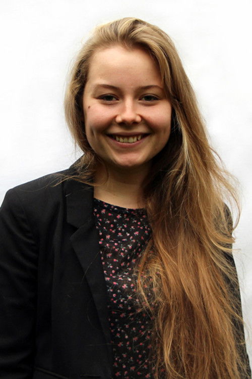 Anna Burlot as Ado école de musique