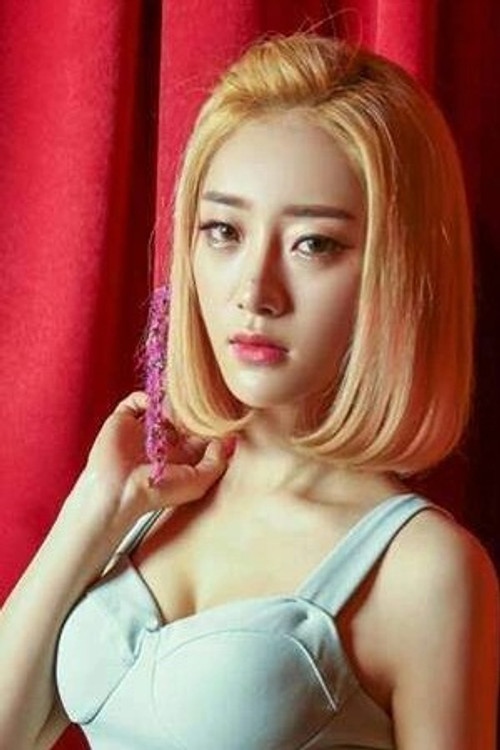 Lee Han-bit as Woman 6