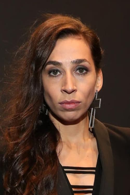 Carol Schuler as Redaktionkollegin Martina