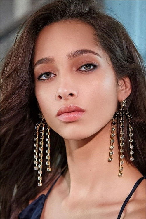 Yasmin Wijnaldum as Model