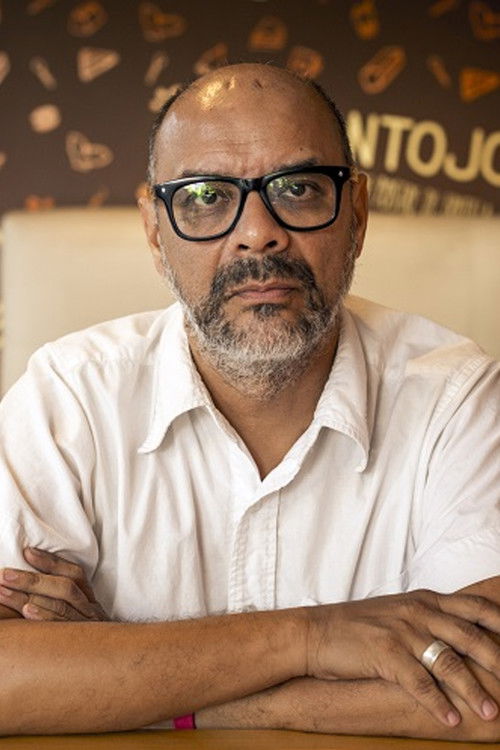 Fabián Casas as Maestro