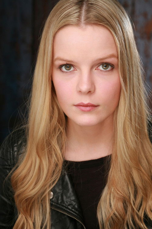 Ilva Holmes as Eva Thors