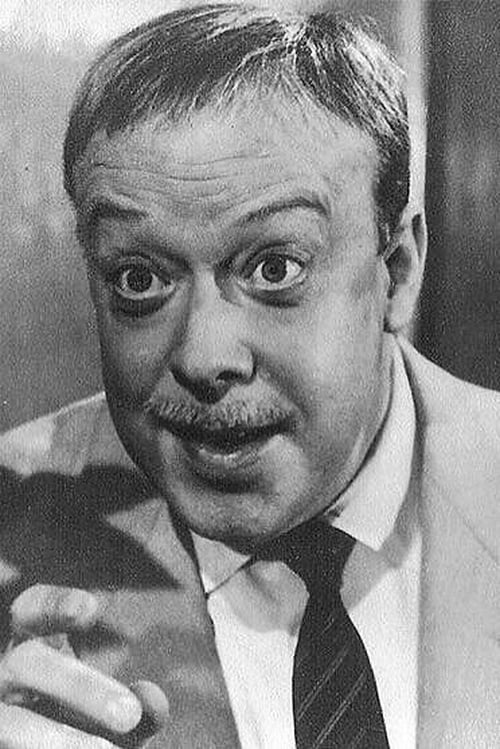 Antonio Garisa as Don Rogelio