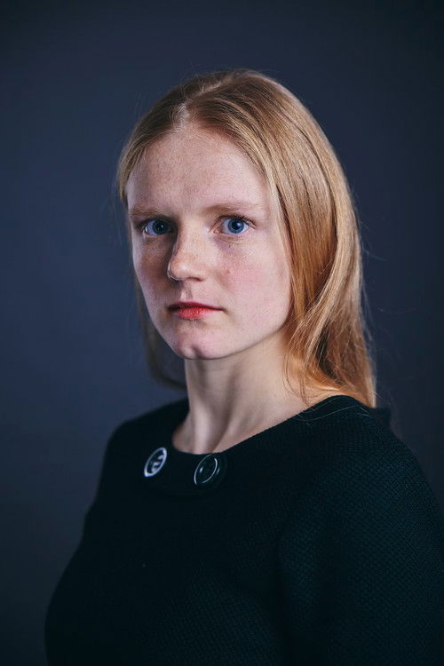 Jochanah Mahnke as Pia